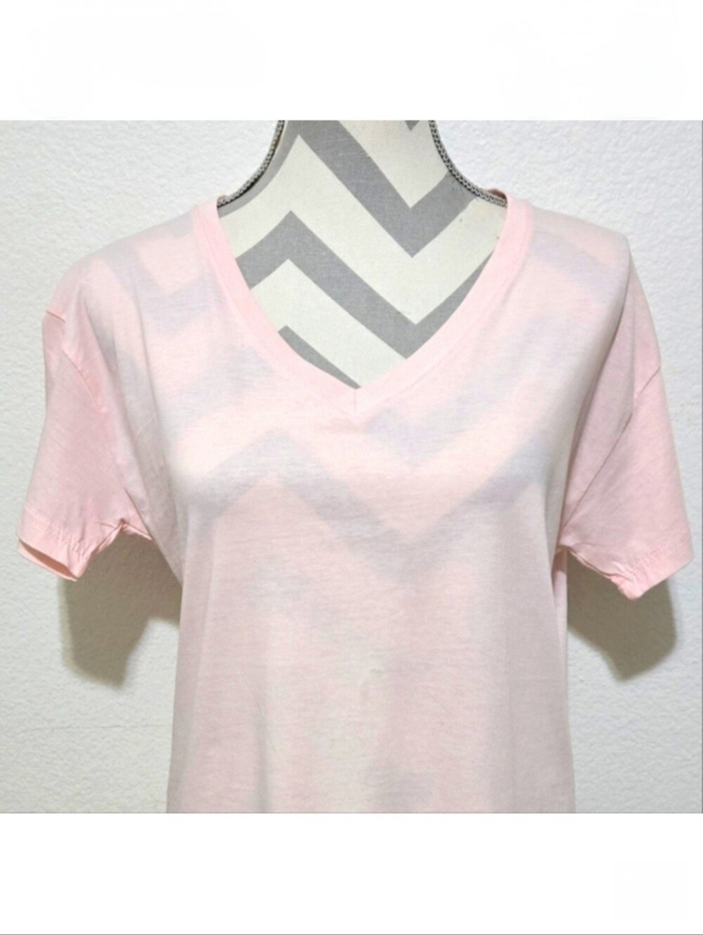 Kiwi + Punch Pink V-neck Shirt Cotton Size Large NWOT